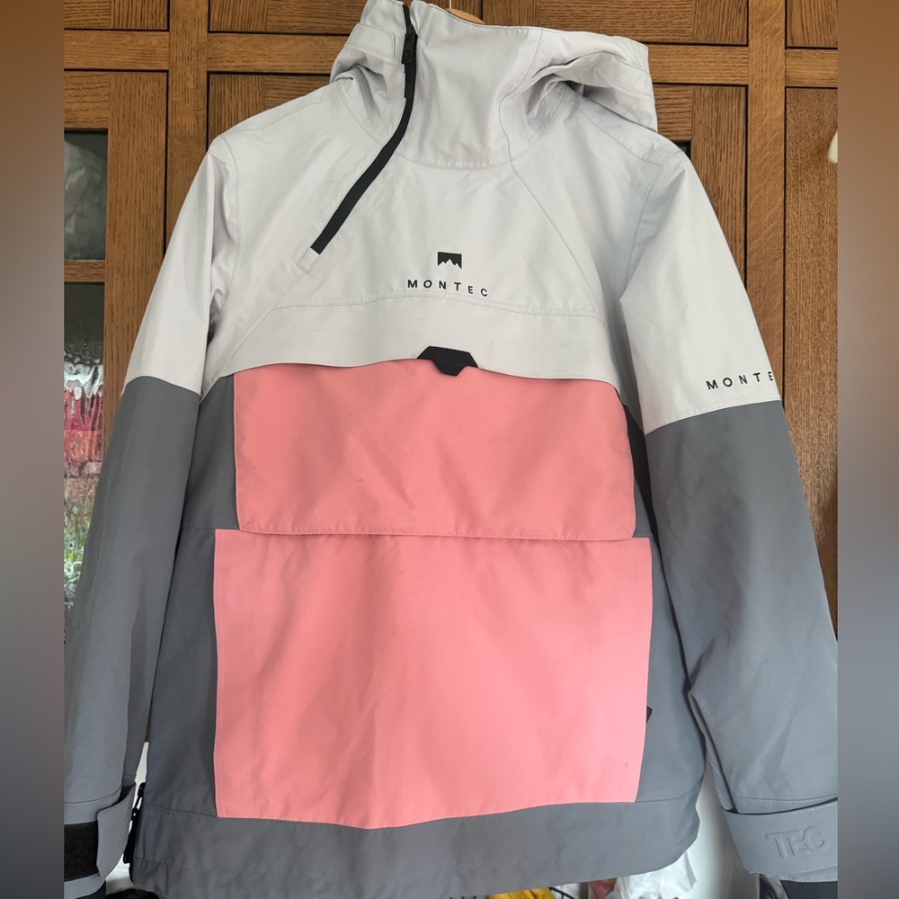 Woman’s ski/snowboard outfit. Excellent condition